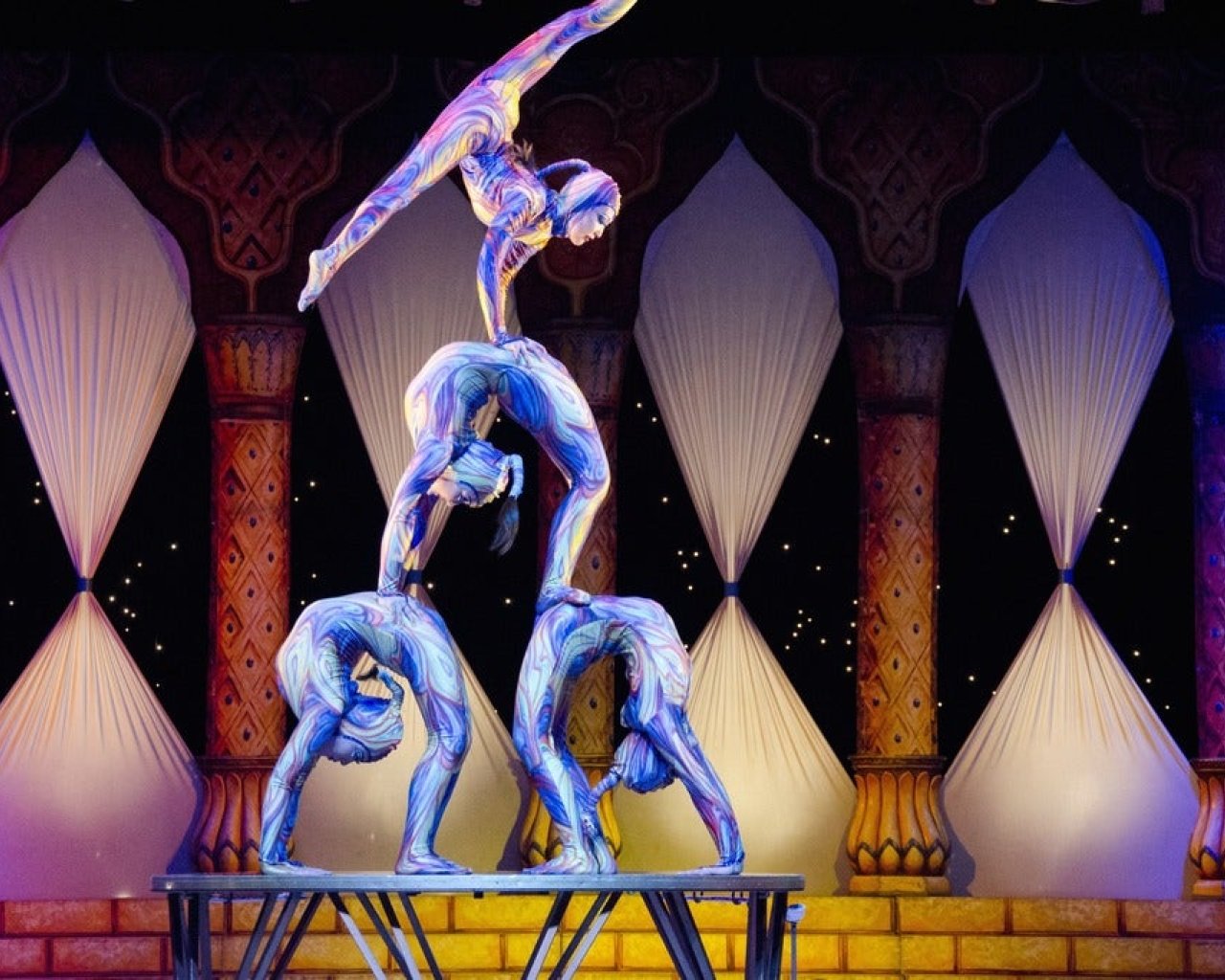 A Magical Cirque Christmas (Chicago)